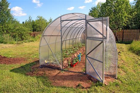 how to build a hoop house